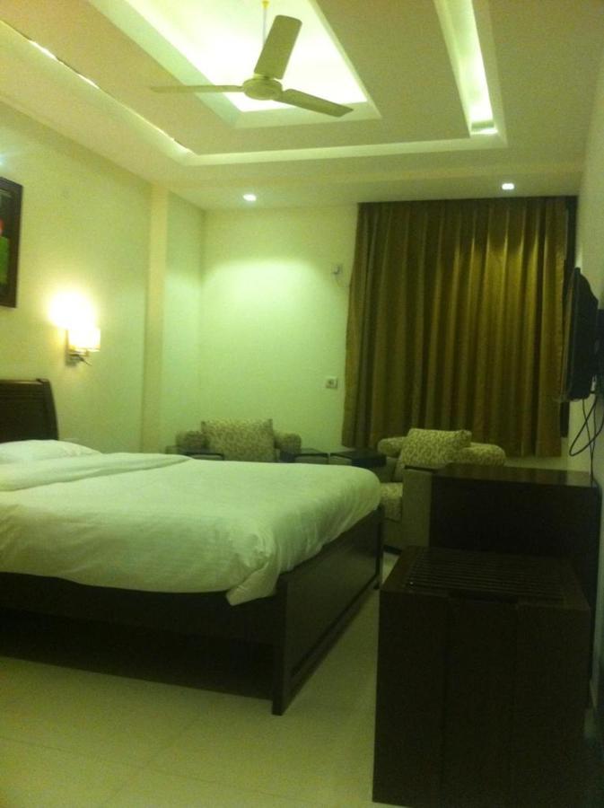 Nikko Blue - Boutique Hotel Gurgaon Exterior foto
